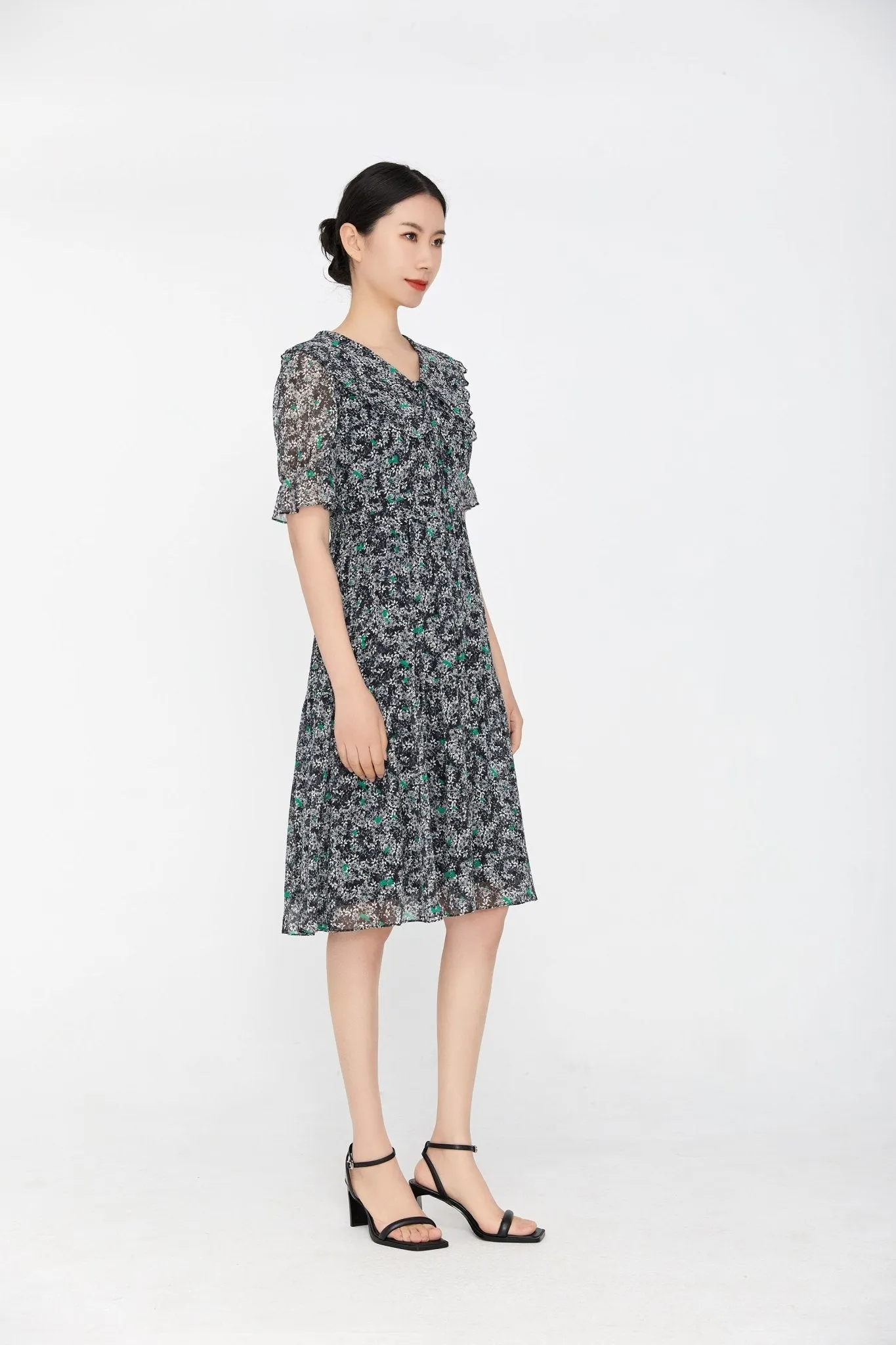 Ditsy Floral Pleated Lace Collar Midi Dresses