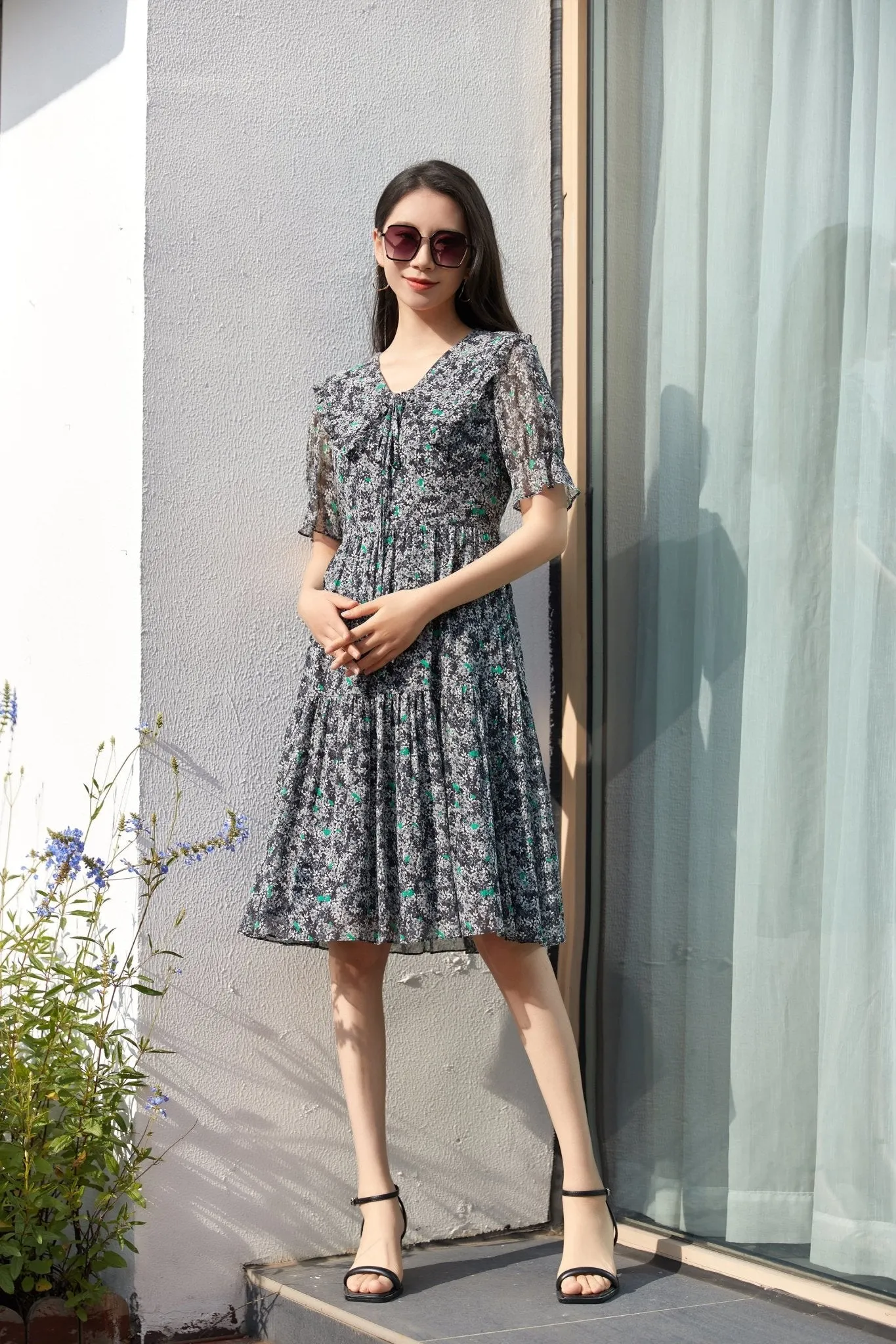 Ditsy Floral Pleated Lace Collar Midi Dresses