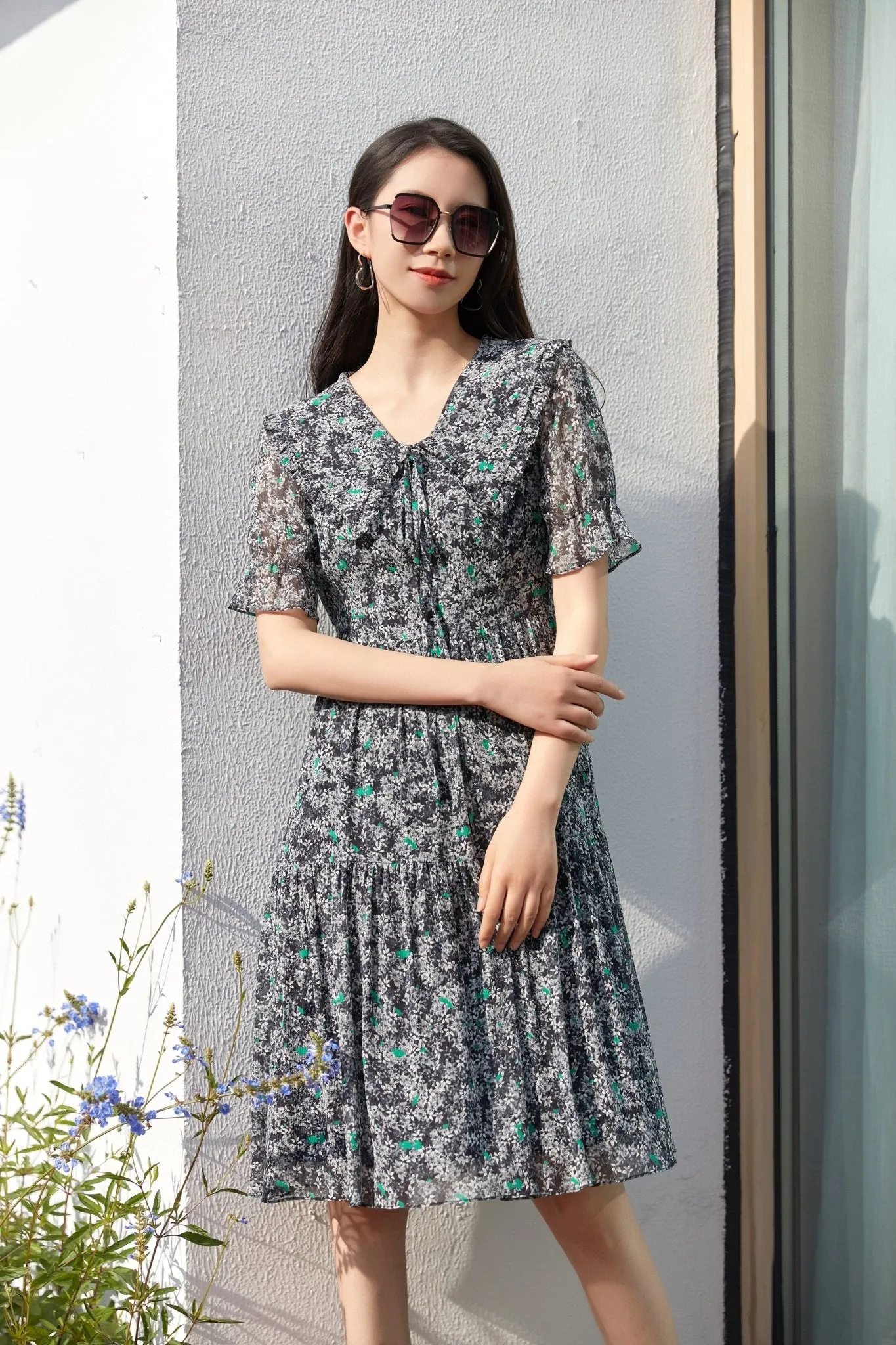 Ditsy Floral Pleated Lace Collar Midi Dresses